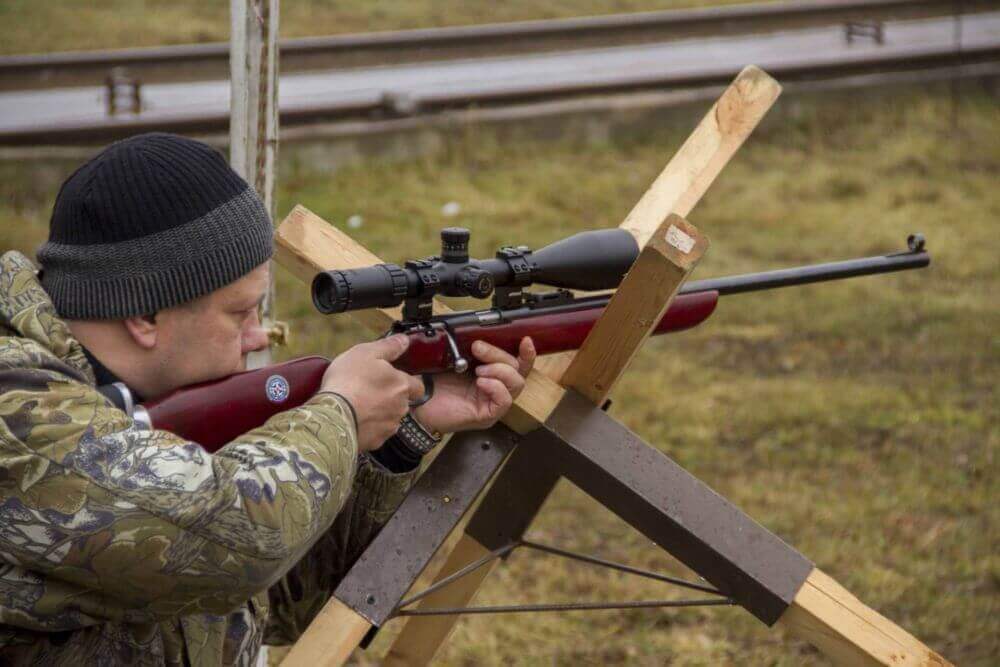Стрельба с опоры на соревнованиях «снайпинг из винтовки .22LR»