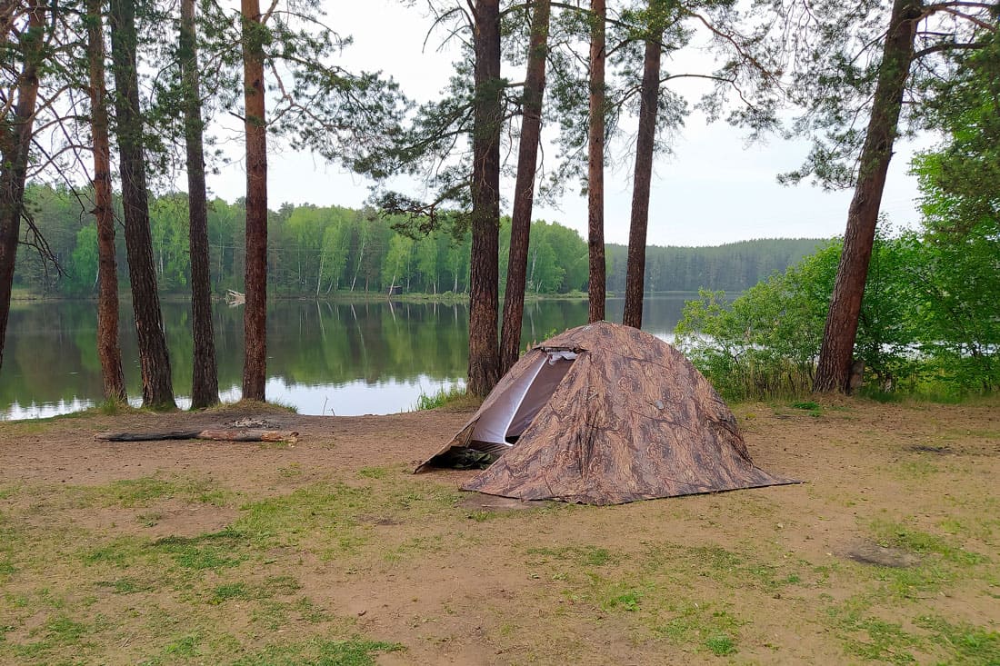 Палатка Спутник-3 Берег на природе