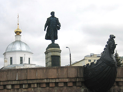 Памятник в Твери